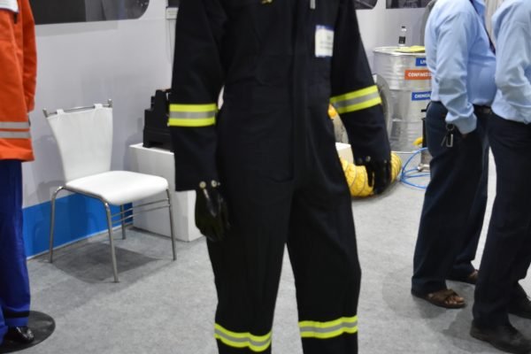 fr suit product display