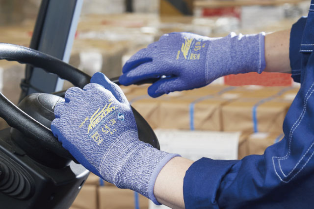 Resources Oil & Cut Resistance Gloves 1