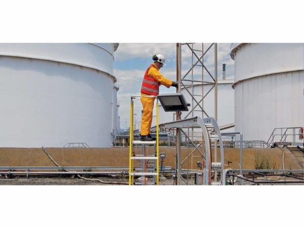 workmaster-step-platform-ladder-550-oil-and-gas-saurya-safety
